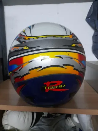 Casco NZI gris y rojo