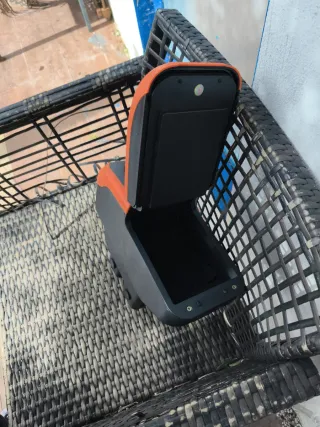 Reposabrazos universal coche con 6 USB y portavaso