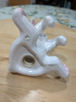 Salero de cerámica con forma de conejo