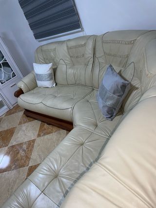 Rinconera de piel beige como nueva