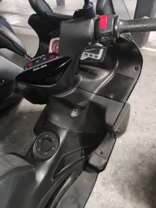 Maxi Scooter Negra Automática