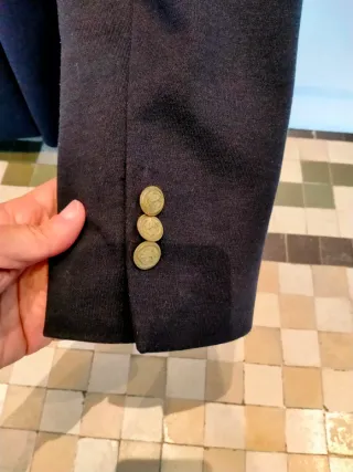 Chaqueta Zara azul marino ribete gris con Bordado