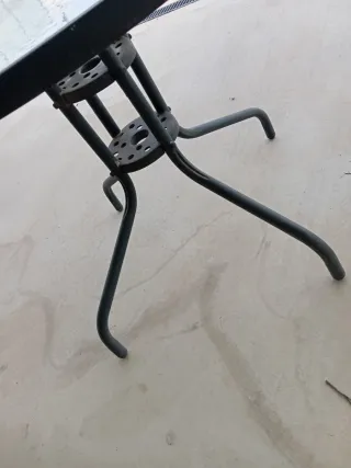 Mesa redonda cristal y metal jardín