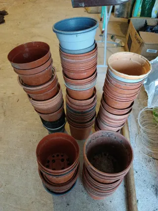 Pack 100 Macetas Plástico  de 13 y 14 cm de diámet