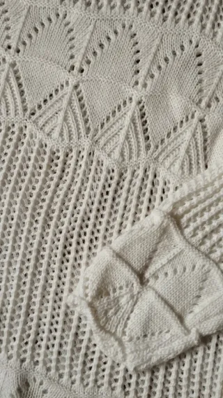 Jersey de punto calado en color blanco roto/crudo