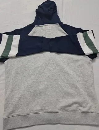 Sudadera con cremallera y capucha