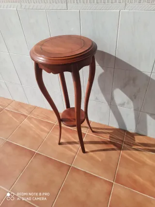 Mesa auxiliar de madera