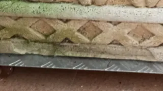 Jardinera de piedra grande decorada