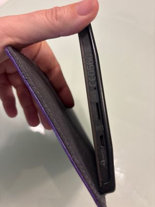 E-reader Kobo Negro con Funda morada