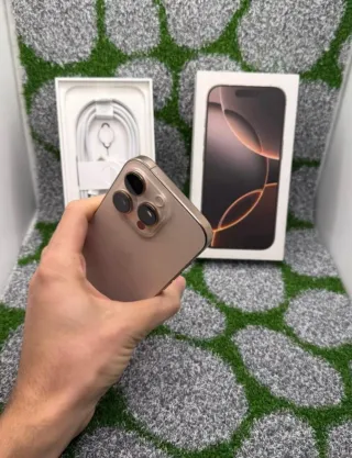 iPhone 16 Pro 128 GB Dorado + Protectores pantalla