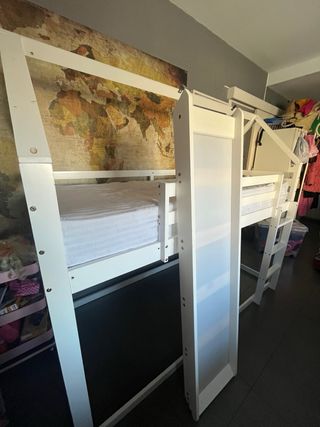 Cama alta infantil con tobogán