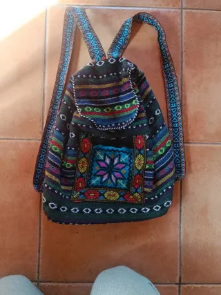 Bolsos/ mochilas hippies con bordados y coloridas