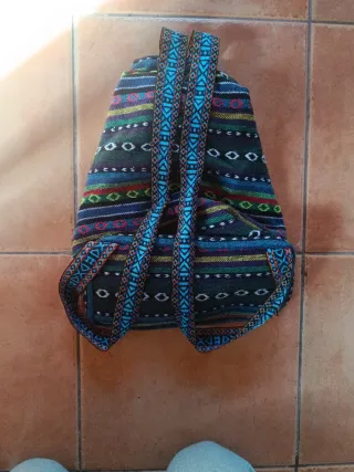 Bolsos/ mochilas hippies con bordados y coloridas