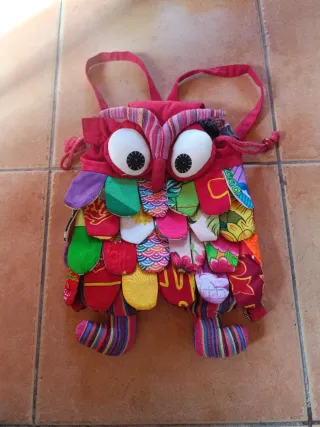 Bolsos/ mochilas hippies con bordados y coloridas