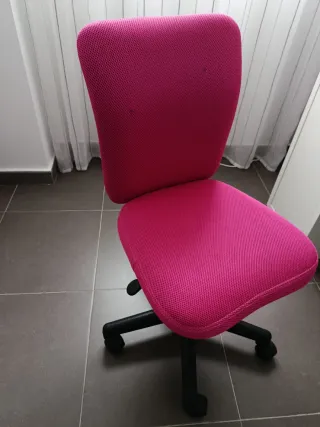 Silla de oficina rosa y negra