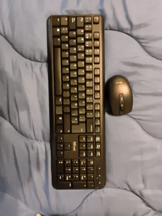 Pacchetto tastiere, mouse, altoparlanti e webcam