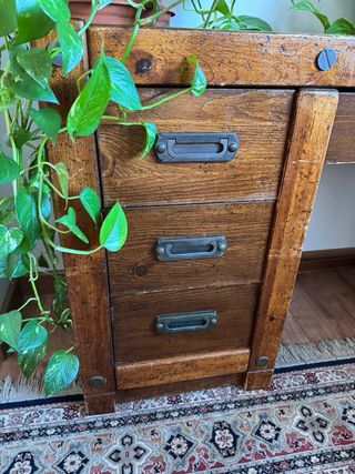 Escritorio antiguo de madera