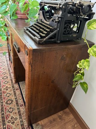 Escritorio antiguo de madera