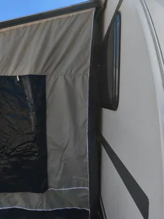 Cerramiento para toldo de caravana