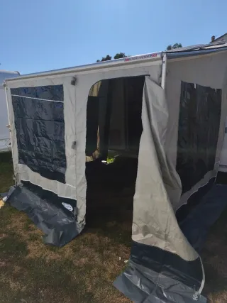 Cerramiento para toldo de caravana