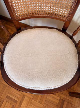 Sillas coloniales de madera con brazos (pareja)