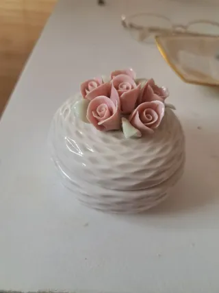 Joyero decorativo con rosas