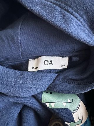 Sudadera C&A con estampado de tractores