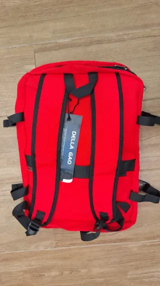 Mochila de viaje roja