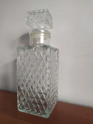 Botella de cristal tallado
