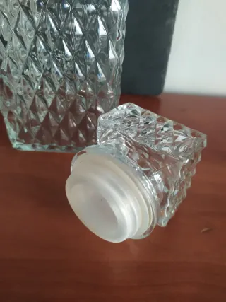 Botella de cristal tallado