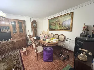 Mesa y sillas de comedor