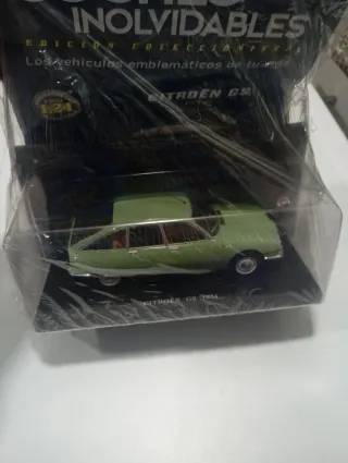 Coches a escala 1/24 nuevos en cajas originales.