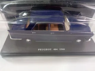 Coches a escala 1/24 nuevos en cajas originales.