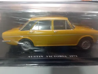 Coches a escala 1/24 nuevos en cajas originales.