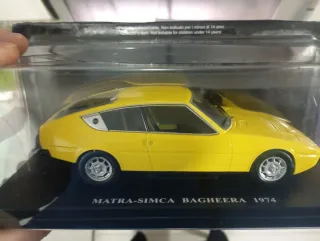 Coches a escala 1/24 nuevos en cajas originales.