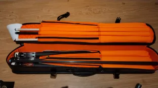 Estuche de billar UP negro y naranja.