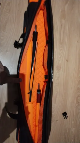 Estuche de billar UP negro y naranja.