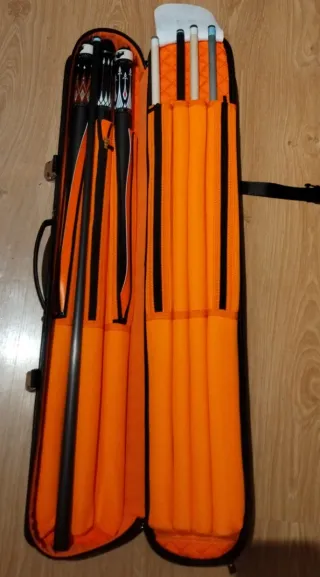 Estuche de billar UP negro y naranja.