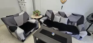 Sofá moderno estampado geométrico