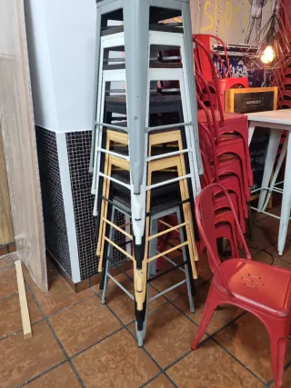 44 Sillas Rojas Metal Bar