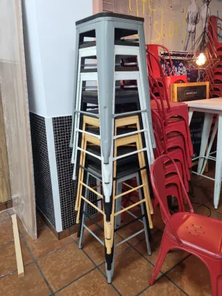 44 Sillas Rojas Metal Bar