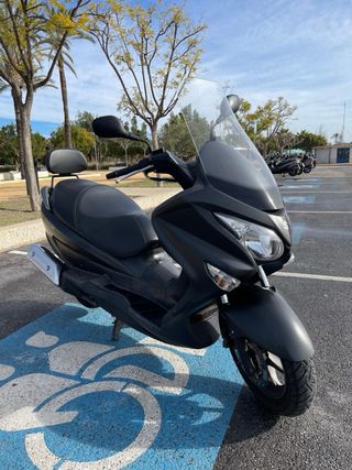 Suzuki Burgman UH125.