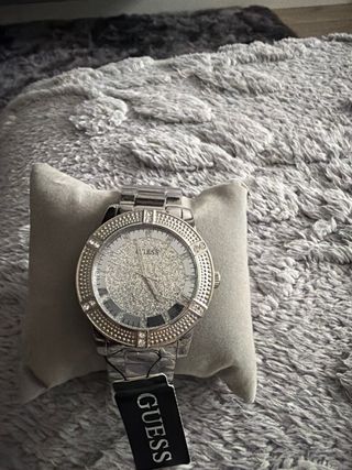 Reloj Guess Plateado con Cristales
