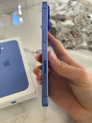 iPhone 16 azul