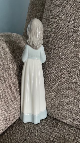 Nao Lladro Ragazza con cucciolo