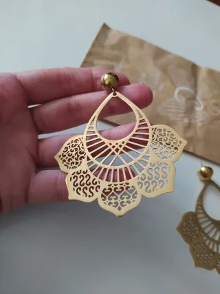 Pendientes filigrana flor de loto dorados nuevos