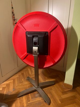 Mesa redonda plegable roja – estructura metálica