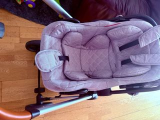 Carrito de bebé con silla de coche