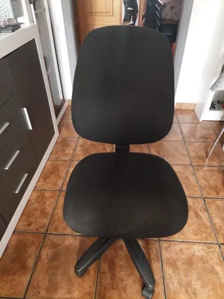 Silla de oficina negra