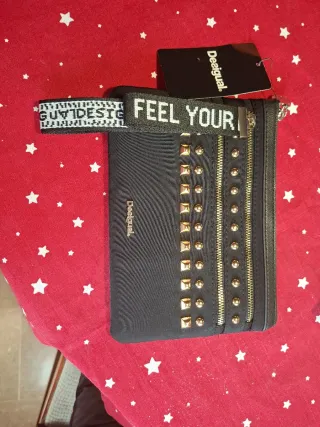 Cartera Desigual Negra con Tachuelas y cremalleras